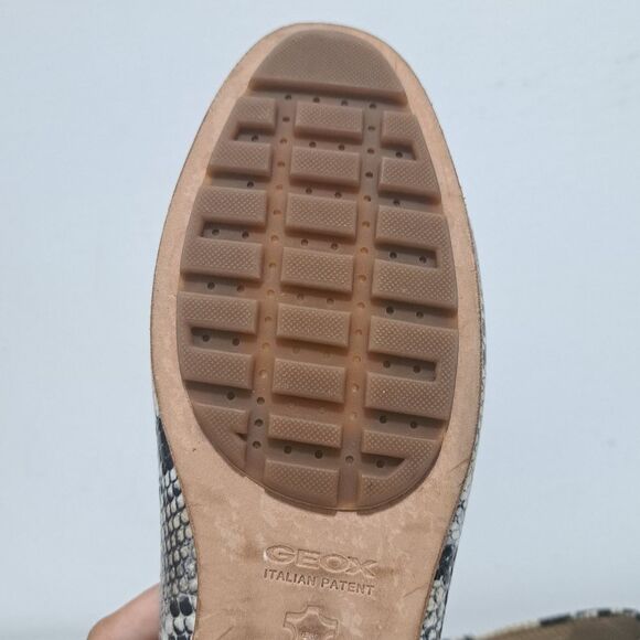 Geox Respira Phython Print Drive Moccasin Loafer Faux Leather Size 37 Biege/Mult - Picture 13 of 16